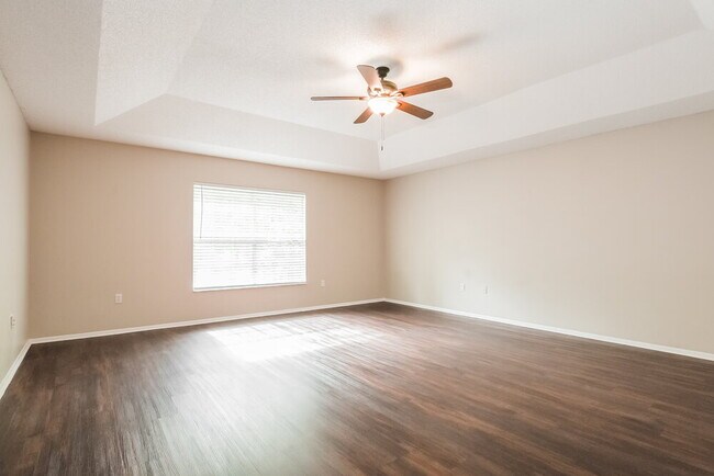 Building Photo - 985 Eagles Forrest Dr