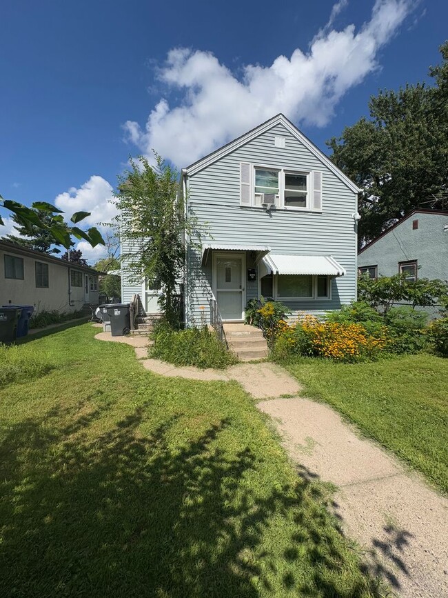 Primary Photo - 1643 5th St E