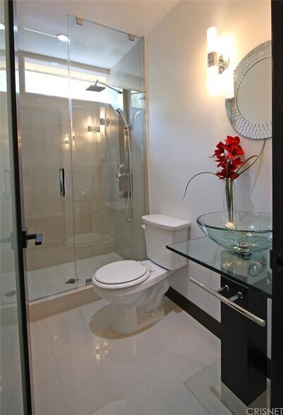Building Photo - Live in the 90210! Stunning Modern Newly Renovated 2 Bedroom plus bonus room home in Beverly Hills!