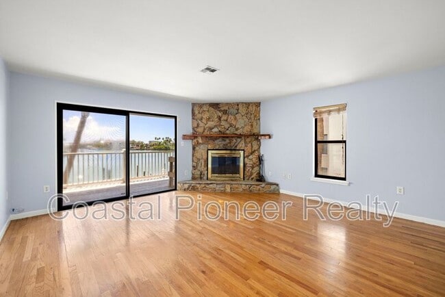 Building Photo - 12356 Capri Cir N
