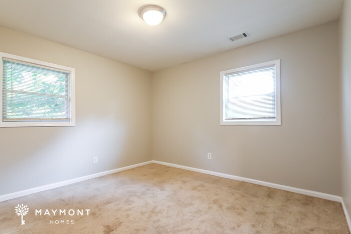Building Photo - 629 Roxbury Dr