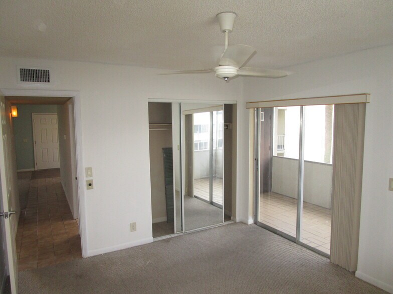 Building Photo - 517 Flanders K