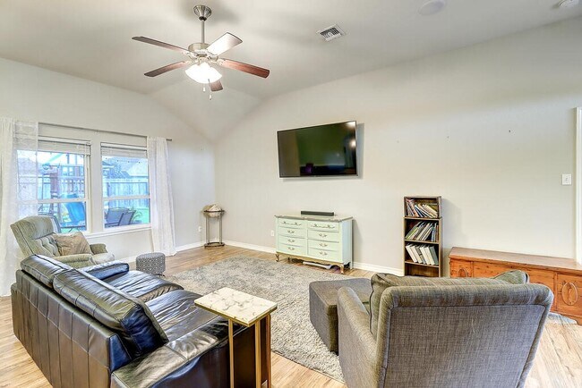 Building Photo - 3813 Kangaroo Ct