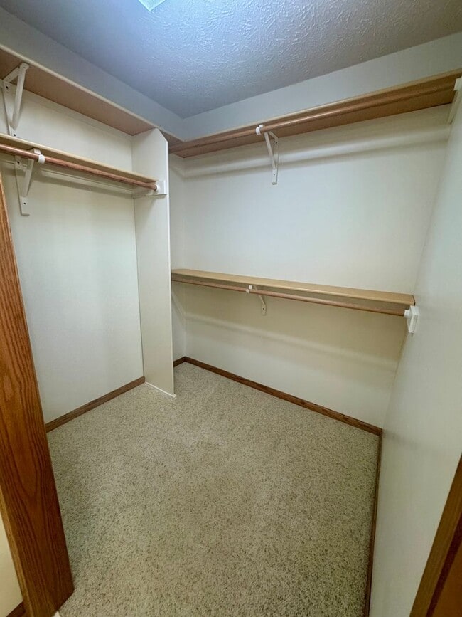 Building Photo - 55+ Community - 2 bed, 2 bath Townhouse in...