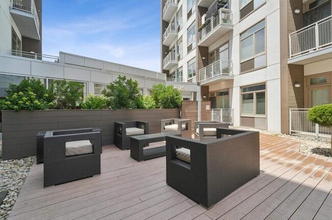 Building Photo - APARTMENT