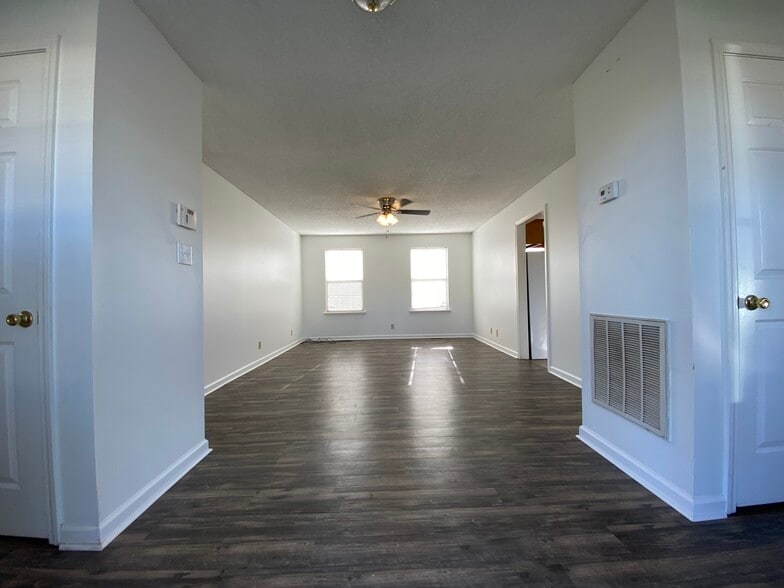 livingroom - 106 Grant Ave