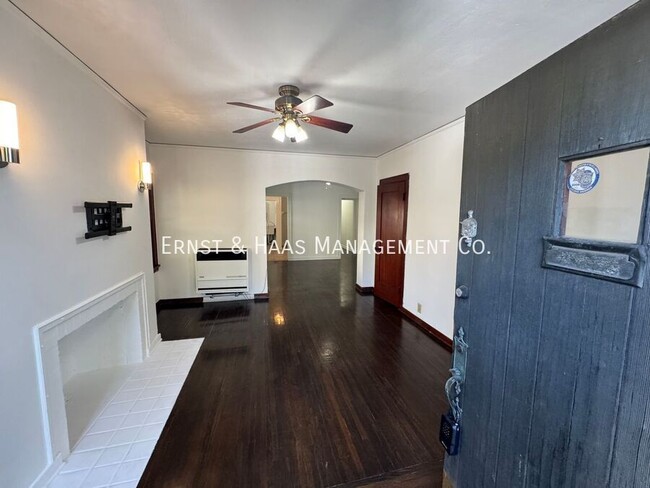 Building Photo - 528.5 N Kenmore Ave