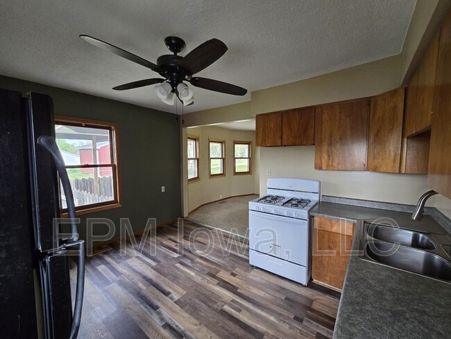 Building Photo - 4037 Vine Ave SE