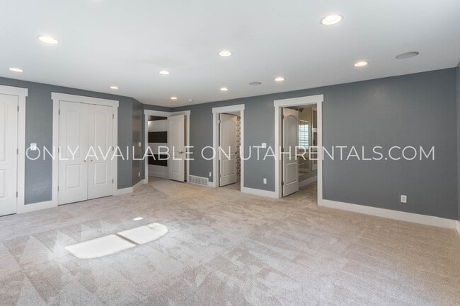 Building Photo - 1595 S 50 W