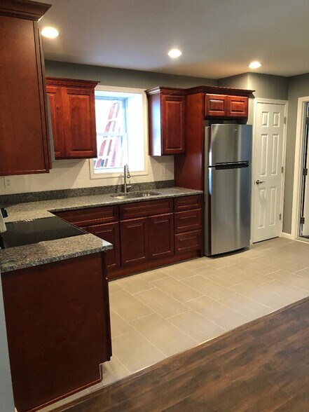 Primary Photo - 208 2nd St