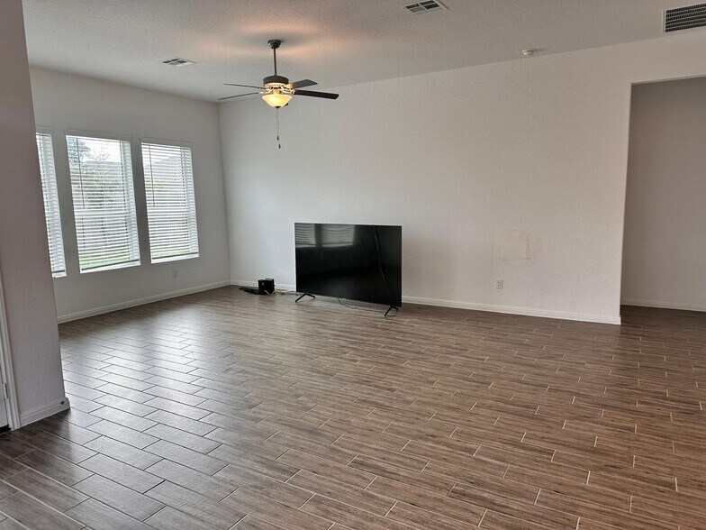 Building Photo - 15126 Nettleton Ml