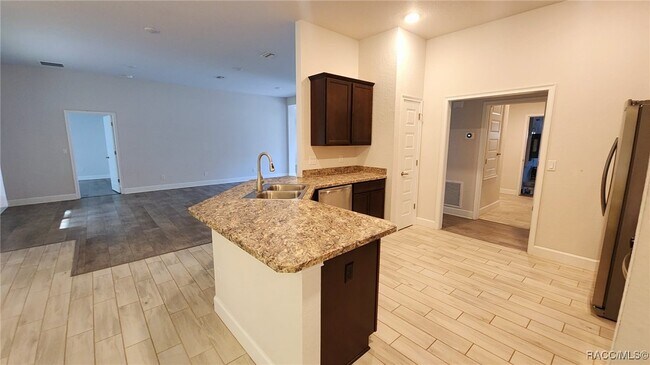 Building Photo - 23 Lone Pine St