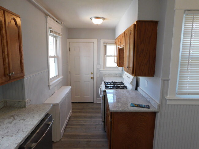 Kitchen, new countertops - 1190 E 9th St