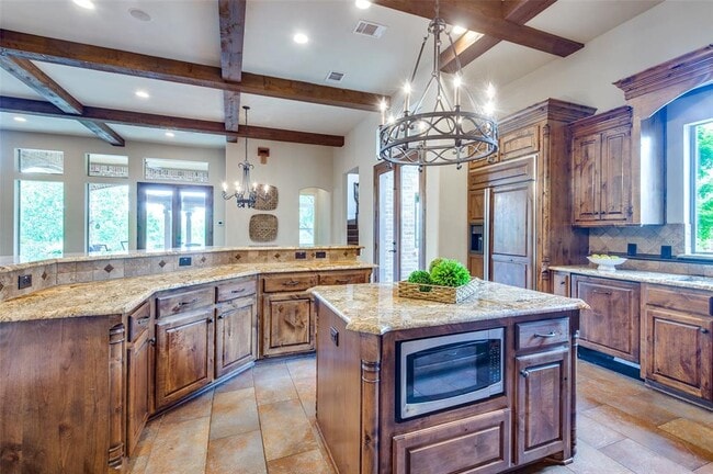 Building Photo - 2613 Round Table Blvd
