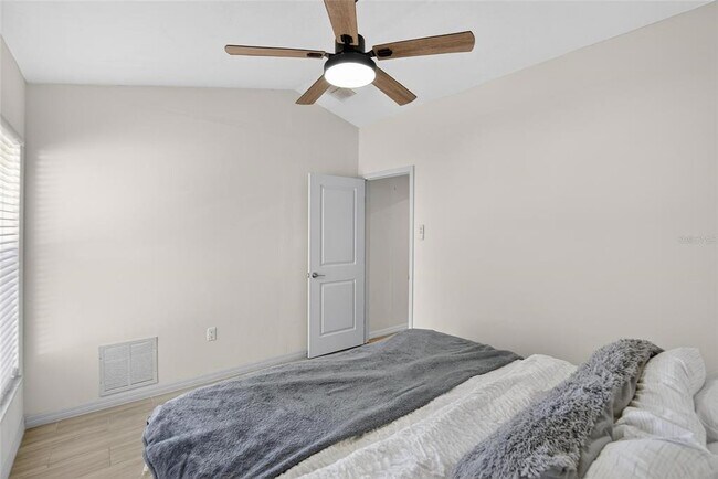 Building Photo - 15047 Woodbury Rd