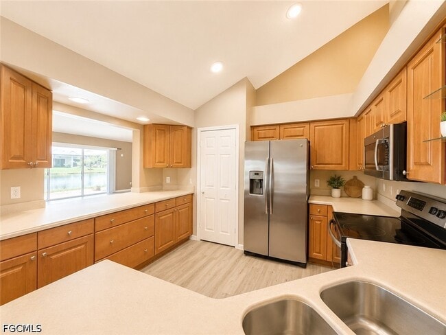 Building Photo - 3737 SW 11th Ct