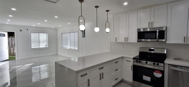 Building Photo - 1534 Van Buren St