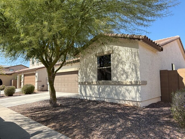 Building Photo - Laveen, Gated Community, 3 bed, 2 bath Gre...