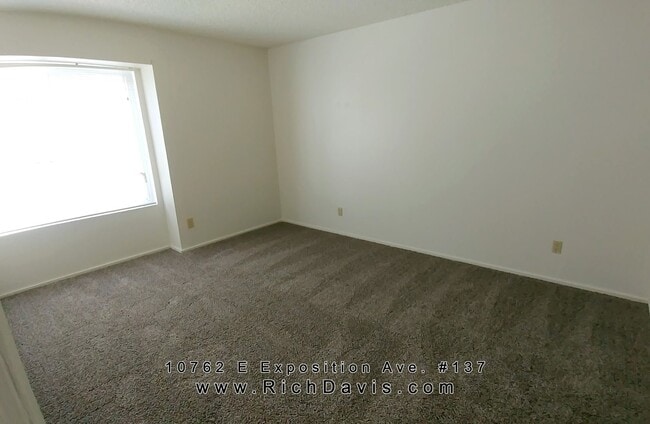 Building Photo - Cherry Creek Schools, 2 bed, 1 bath, 800 s...