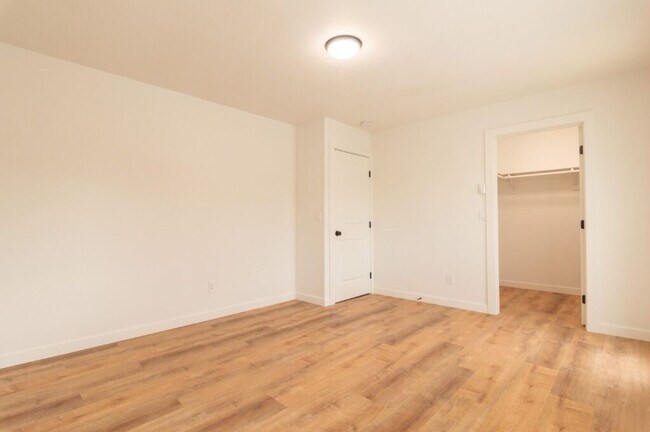 Building Photo - 506-510 SE 46th Ave