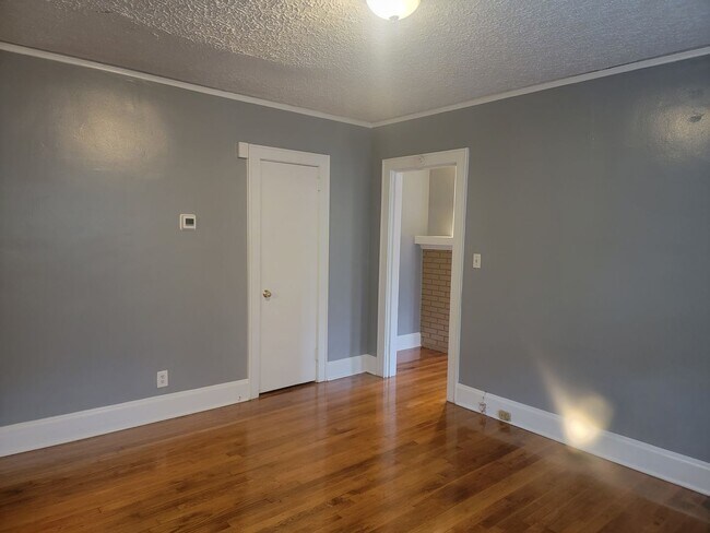 Building Photo - 1364 Carnegie Ave