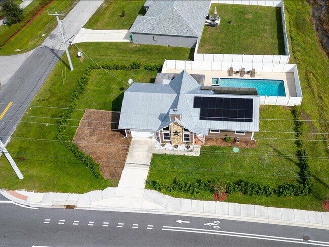 Building Photo - 1297 SE Floresta Dr