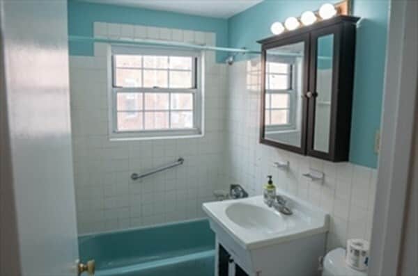 Building Photo - 4 Colonial Village Dr