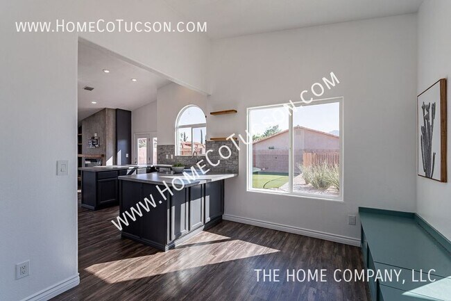 Building Photo - 2581 W Camino De La Joya