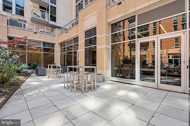 Building Photo - 1025 1st St SE