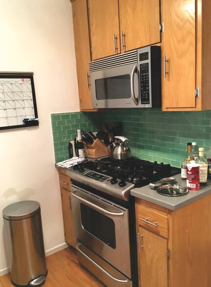 Kitchen - 11732 Dorothy St