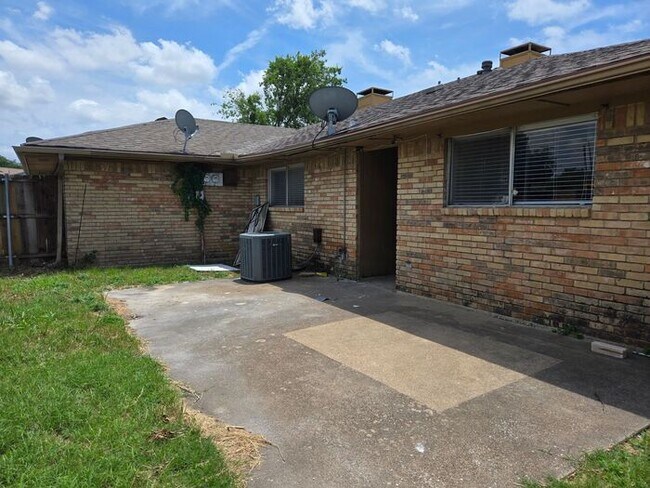 Building Photo - 10327 Bernardin Cir