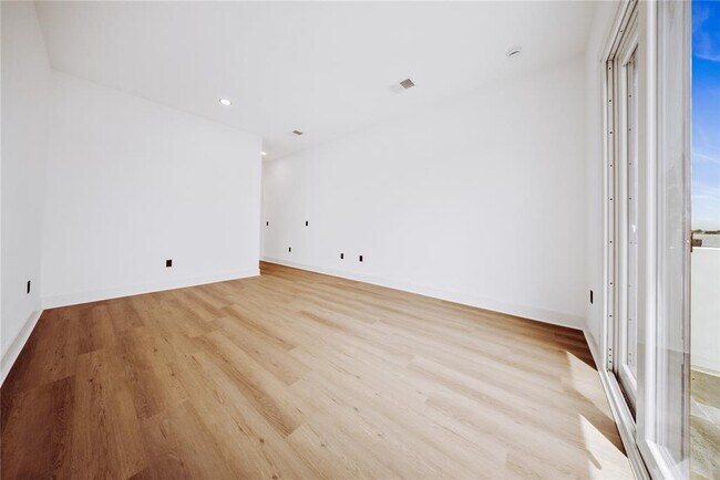 Building Photo - 156 Caladium Ave