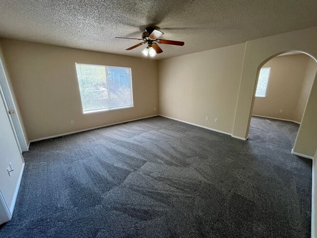 Building Photo - 3 bed/2.5 bath Available now! Milestone RES