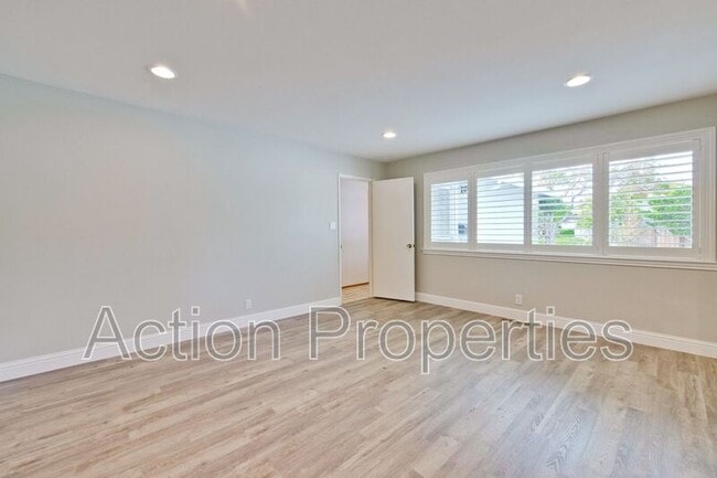 Building Photo - 1650 Goldfinch Way