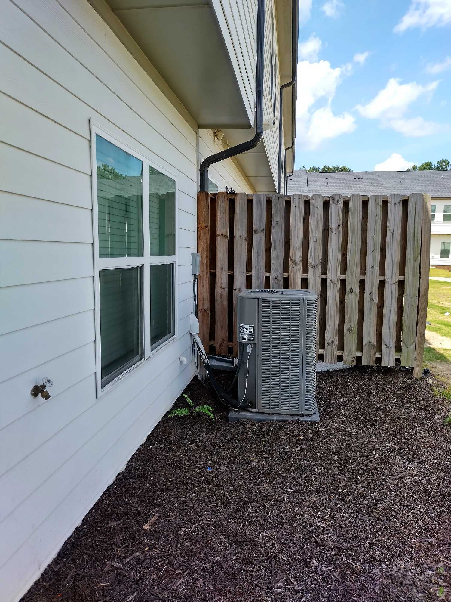 Building Photo - 1111 Lossie Ln