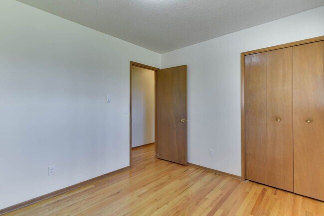 Building Photo - Terra Linda Home - 3 Bedrooms, 2 Baths, 1,...