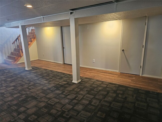 Building Photo - 206 Lake Ave