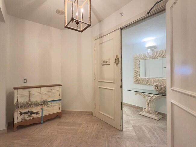 Building Photo - 800 Ocean Dr