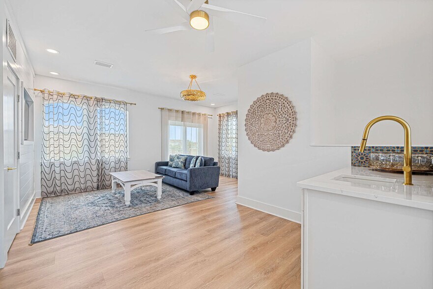 Building Photo - 20 St Francis Dr S