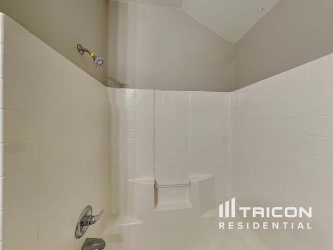 Building Photo - 4512 Ridgeway Dr