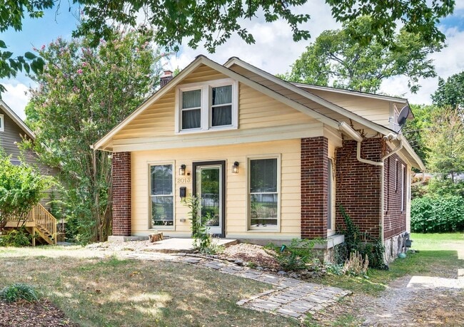 Building Photo - Walk to Hillsboro Village – 24th Ave S Gem!