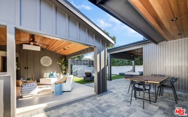 Building Photo - 622 N La Jolla Ave