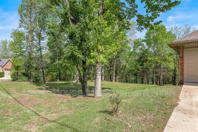 Building Photo - 28 Latshaw Dr