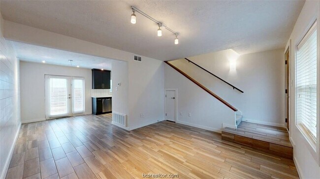 Building Photo - 505 Boyett St