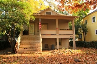 Building Photo - 817 Rio Chico Way