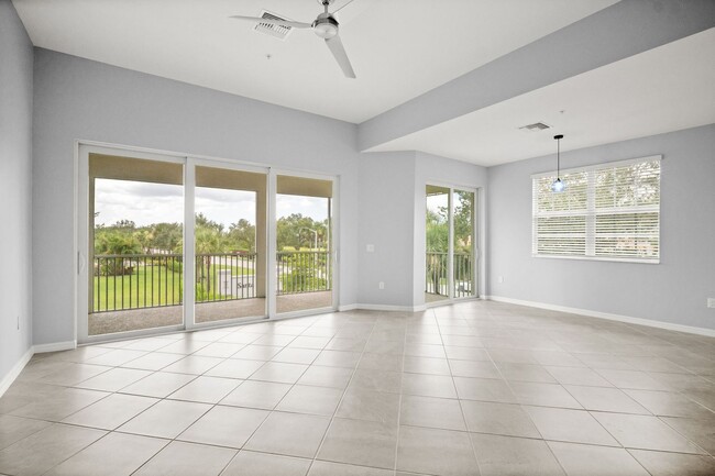 Building Photo - Stunning property, newer construction 3 sp...