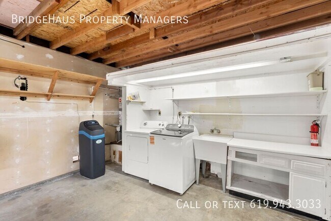 Building Photo - 1539 W Knapp Dr