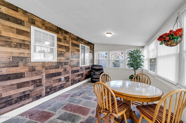 Building Photo - 709 Coral Way