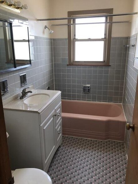 Building Photo - 4625 Davis St