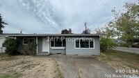 Building Photo - Spacious 4 BD | 2 BA with Backyard - Glads...